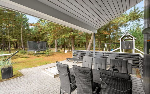 Jensen - 700M to the Fjord: Bois, Porche, Domicile, Ombre, Plate-Forme, Dur, Siding, Planche, Structure En Plein Air, Mobilier De Jardin