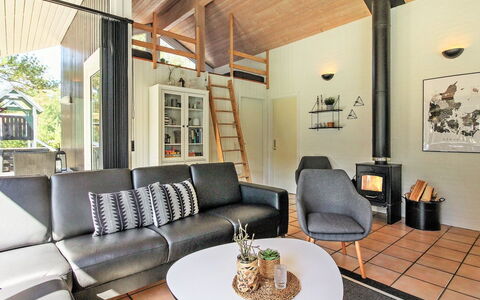 Jensen - 700M to the Fjord: Design Intérieur, Canapé, Sol, Bois, Salon, Plafond, Meubles, Sol, Pièce, Éclairage