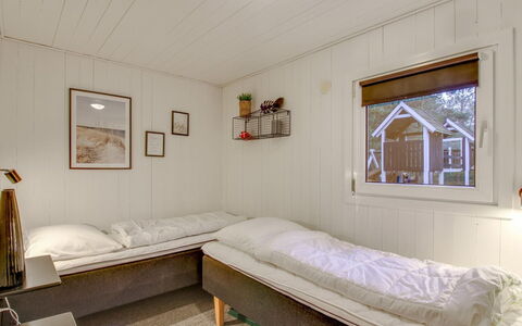 Jensen - 700M to the Fjord: Bois, Design Intérieur, Sol, Chambre, Sol, Lit, Plafond, Pièce, Drap De Lit, Domicile