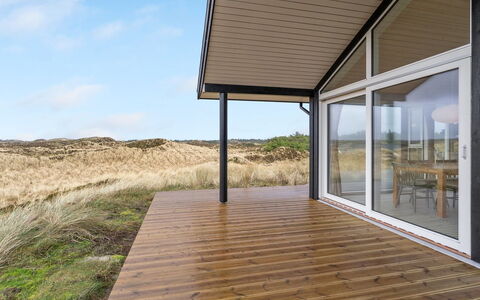 Marjorie - 400M from the Sea: Maison, Toit, Domicile, Chalet, Biens, Ferme, Villa, Porche, Siding