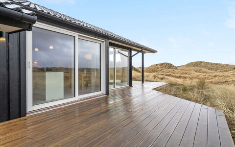 Marjorie - 400M from the Sea: Maison, Toit, Domicile, Chalet, Biens, Ferme, Villa, Porche, Siding