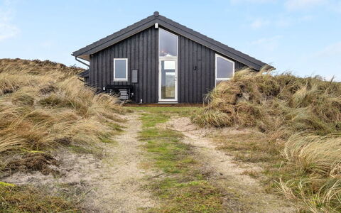 Marjorie - 400M from the Sea: Maison, Toit, Domicile, Chalet, Biens, Ferme, Villa, Porche, Siding