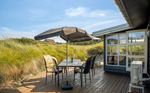 Ottar - 400M from the Sea: Chaise, Mobilier De Jardin, Ombre, Plate-Forme, Dur, Porche, Tableau De Plein Air, Planche, Patio, Eco Hôtel