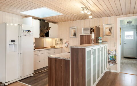 Ottar - 400M from the Sea: Bois, Design Intérieur, Sol, Cuisine, Meubles, Plafond, Parquet, Comptoir, Sol, Cabinetry