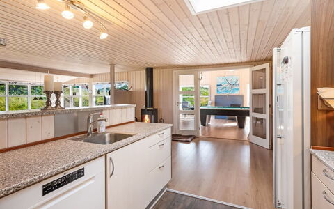 Ottar - 400M from the Sea: Design Intérieur, Sol, Cuisine, Comptoir, Bois, Sol, Plafond, Parquet, Meubles, Cabinetry