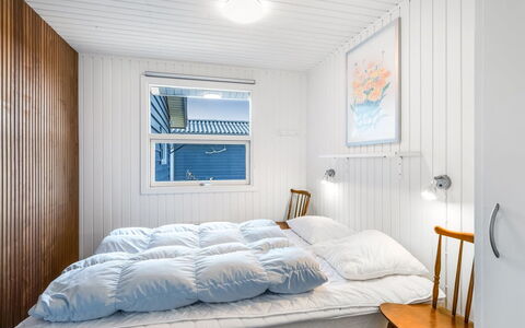 Ottar - 400M from the Sea: Bois, Chambre, Drap De Lit, Design Intérieur, Lit, Literie, Sol, Plafond, Linge, Pièce