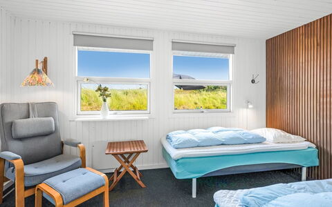 Ottar - 400M from the Sea: Bois, Chambre, Design Intérieur, Lit, Plafond, Domicile, Sol, Drap De Lit, Cadre De Lit, Literie