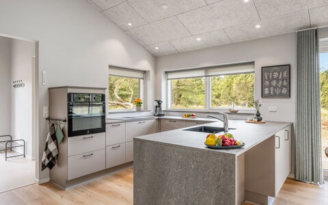 Alena - 1Km from the Sea: Cuisine, Comptoir, Sol, Design Intérieur, Appareil De Cuisine, Principaux Appliance, Plafond, Sol, Cabinetry, Meubles