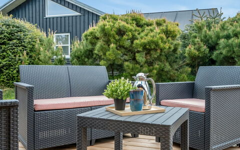 Alena - 1Km from the Sea: Mobilier De Jardin, Jardin, Patio, Pot De Fleur, Plante D'Appartement, Arrière-Cour, Osier, Tableau De Plein Air