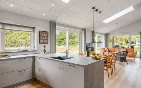 Alena - 1Km from the Sea: Cuisine, Bois, Sol, Comptoir, Plafond, Design Intérieur, Sol, Domicile, Meubles, Appareil De Cuisine