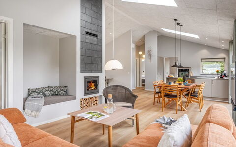 Alena - 1Km from the Sea: Design Intérieur, Meubles, Sol, Canapé, Bois, Plafond, Sol, Salon, Pièce, Éclairage