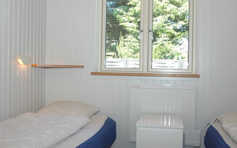 Laurin - 600M from the Sea: Bois, Design Intérieur, Sol, Sol, Chambre, Lit, Pièce, Drap De Lit, Plafond, Literie
