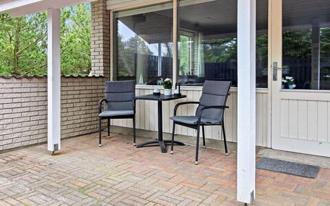 Laurin - 600M from the Sea: Bois, Meubles, Sol, Sol, Porche, Design Intérieur, Porte, Chaise, Plafond, Mobilier De Jardin