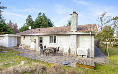 Laurin - 600M from the Sea
