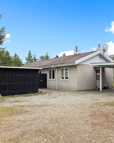 Laurin - 600M from the Sea