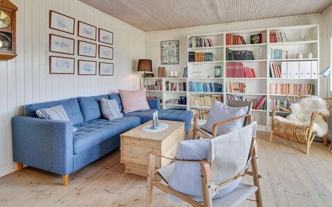 Gudwer - 300M from the Sea: Arbuste, Design Urbain, Couverture De Sol, Brique, Appartement, Biens, Brickwork, Balcon, Aménagement Paysager