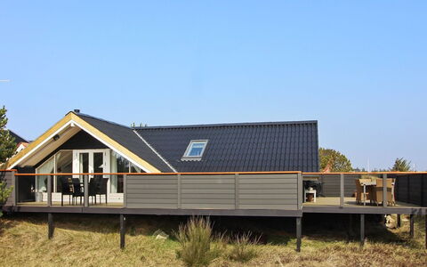 Josie - 200M from the Sea: Herbe, Maison, Toit, Domicile, Chalet, Arbuste, Lot Terre, Zone Rurale, Ferme, Couverture De Sol