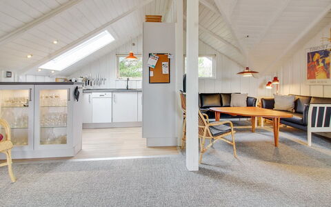 Josie - 200M from the Sea: Herbe, Maison, Toit, Domicile, Chalet, Arbuste, Lot Terre, Zone Rurale, Ferme, Couverture De Sol