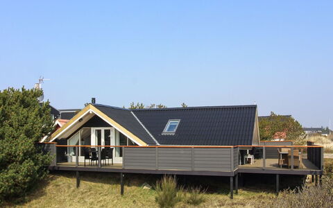 Josie - 200M from the Sea: Herbe, Maison, Toit, Domicile, Chalet, Arbuste, Lot Terre, Zone Rurale, Ferme, Couverture De Sol