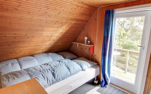 Kanutte - 400M from the Sea: Bois, Meubles, Sol, Tache De Bois, Sol, Domicile, Dur, Chambre, Chaise, Cabane En Rondins