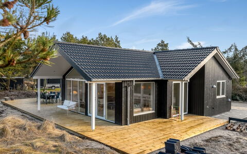 Nanouk - 500M from the Sea: Maison, Toit, Domicile, Chalet, Cabanon, Batiments Jardin, Siding, Cour, Cabane En Rondins, Cabane