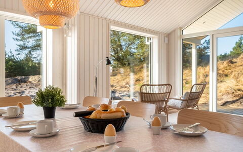 Nanouk - 500M from the Sea: Maison, Toit, Domicile, Chalet, Cabanon, Batiments Jardin, Siding, Cour, Cabane En Rondins, Cabane