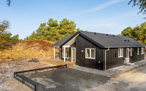Nanouk - 500M from the Sea: Maison, Toit, Domicile, Chalet, Cabanon, Batiments Jardin, Siding, Cour, Cabane En Rondins, Cabane