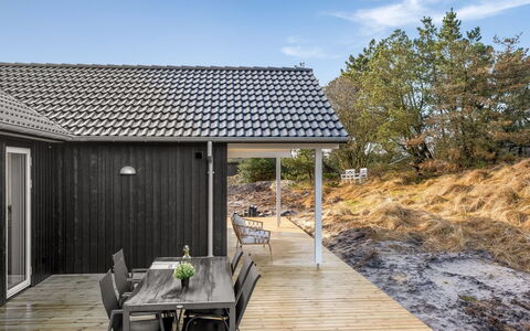 Nanouk - 500M from the Sea: Maison, Toit, Domicile, Chalet, Cabanon, Batiments Jardin, Siding, Cour, Cabane En Rondins, Cabane