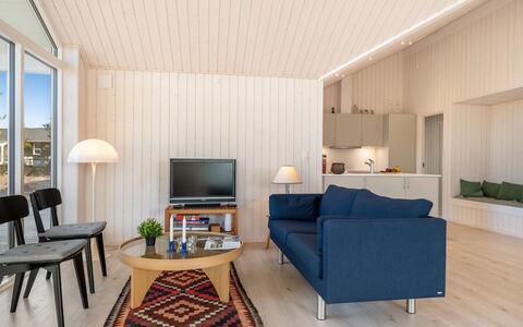 Nanouk - 500M from the Sea: Design Intérieur, Meubles, Sol, Sol, Canapé, Bois, Plafond, Salon, Pièce, Luminaire
