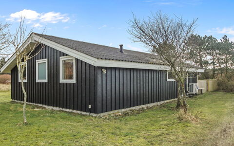 Alaia - 1Km from the Sea: Arbuste, Design Urbain, Couverture De Sol, Brique, Appartement, Biens, Brickwork, Balcon, Aménagement Paysager