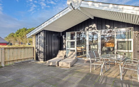 Alaia - 1Km from the Sea: Arbuste, Design Urbain, Couverture De Sol, Brique, Appartement, Biens, Brickwork, Balcon, Aménagement Paysager