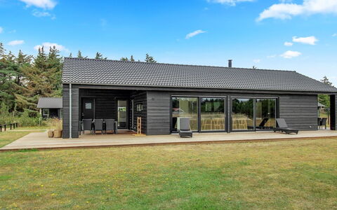 Vasilka - 800M from the Sea: Toit, Maison, Domicile, Chalet, Siding, Biens, Allée, Batiments Jardin, Cour, Cabanon