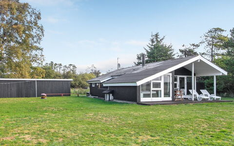 Tuulikki - 1.6Km from the Sea: Herbe, Arbuste, Maison, Jardin, Domicile, Chalet, Lot Terre, Pelouse, Couverture De Sol