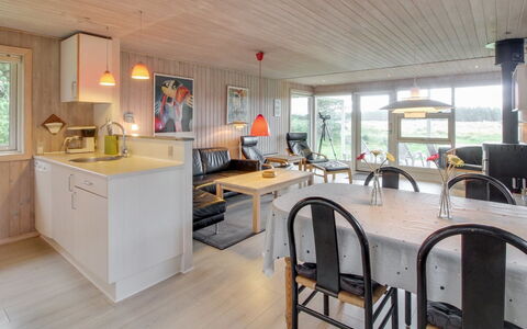 Tuulikki - 1.6Km from the Sea: Herbe, Arbuste, Maison, Jardin, Domicile, Chalet, Lot Terre, Pelouse, Couverture De Sol