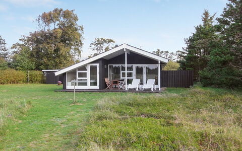 Tuulikki - 1.6Km from the Sea: Herbe, Arbuste, Maison, Jardin, Domicile, Chalet, Lot Terre, Pelouse, Couverture De Sol