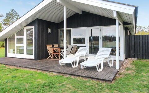 Tuulikki - 1.6Km from the Sea: Toit, Maison, Domicile, Chalet, Siding, Biens, Allée, Batiments Jardin, Cour, Cabanon