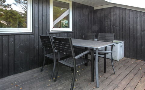 Tuulikki - 1.6Km from the Sea: Toit, Maison, Domicile, Chalet, Siding, Biens, Allée, Batiments Jardin, Cour, Cabanon