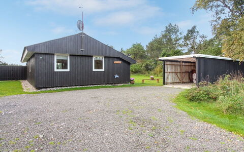 Tuulikki - 1.6Km from the Sea: Toit, Maison, Domicile, Chalet, Siding, Biens, Allée, Batiments Jardin, Cour, Cabanon