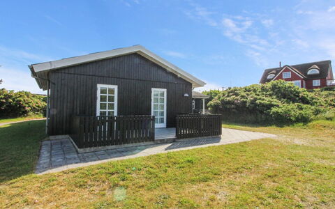 Dragan - 350M from the Sea: Bâtiment, Maison, Bois, Domicile, Toit, Chalet, Zone Résidentielle, Arbuste, Architecture