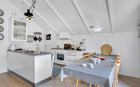 Egbert - 900M from the Sea: Maison, Toit, Domicile, Chalet, Cabanon, Batiments Jardin, Siding, Cour, Cabane En Rondins, Cabane