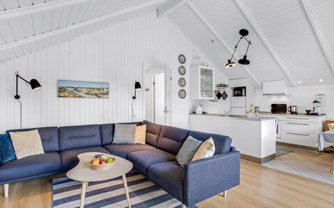 Egbert - 900M from the Sea: Maison, Toit, Domicile, Chalet, Cabanon, Batiments Jardin, Siding, Cour, Cabane En Rondins, Cabane