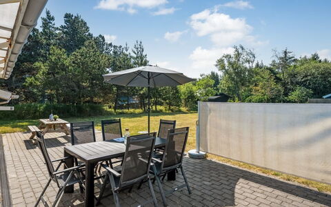 Yardila - 1.5Km from the Sea: Meubles, Mobilier De Jardin, Chaise, Lot Terre, Ombre, Tableau De Plein Air, Jardin, Aménagement Paysager, Dur, Table Cuisine Et Salle A Manger