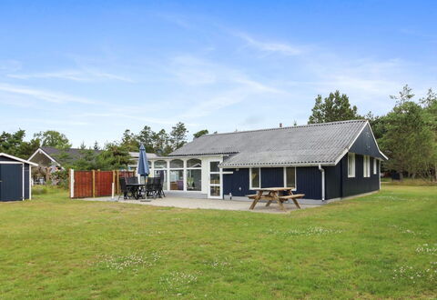 Yardila - 1.5Km from the Sea: Herbe, Maison, Toit, Chalet, Domicile, Arbuste, Ferme, Lot Terre, Zone Rurale