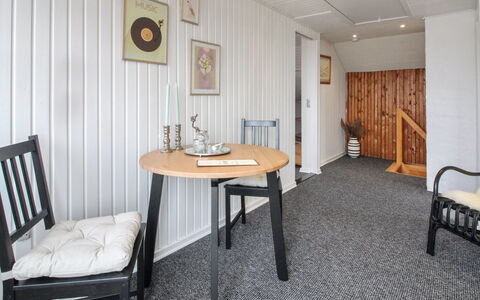 Karla - 100M from the Sea: Chalet, Jardin, Siding, Batiments Jardin, Ombre, Cour, Arrière-Cour, Pelouse, Ferme, Aménagement Paysager