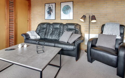 Andriana - 600M from the Sea: Toit, Maison, Domicile, Chalet, Siding, Biens, Allée, Batiments Jardin, Cour, Cabanon
