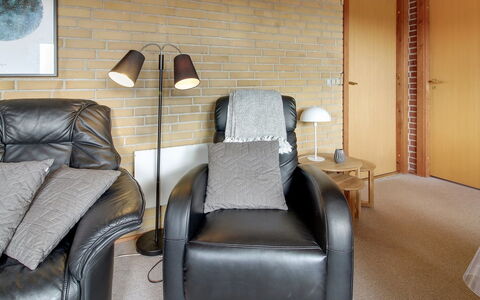 Andriana - 600M from the Sea: Toit, Maison, Domicile, Chalet, Siding, Biens, Allée, Batiments Jardin, Cour, Cabanon
