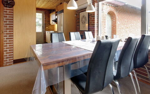 Andriana - 600M from the Sea: Toit, Maison, Domicile, Chalet, Siding, Biens, Allée, Batiments Jardin, Cour, Cabanon