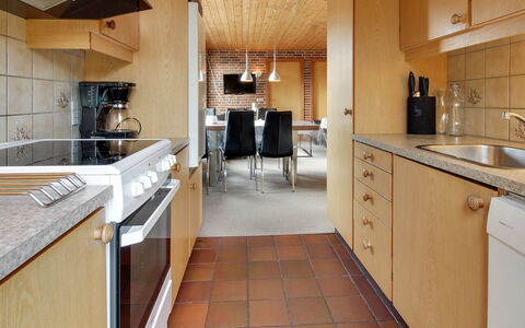 Andriana - 600M from the Sea: Toit, Maison, Domicile, Chalet, Siding, Biens, Allée, Batiments Jardin, Cour, Cabanon