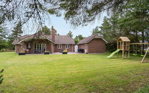 Hjalmsvider - 1Km from the Sea: Maison, Domicile, Toit, Zone Résidentielle, Chalet, Biens, Ferme, Pelouse, Aménagement Paysager, Siding