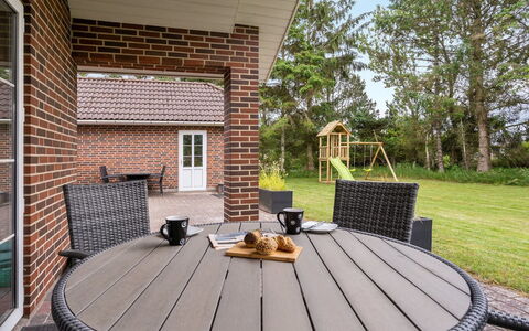 Hjalmsvider - 1Km from the Sea: Maison, Domicile, Toit, Zone Résidentielle, Chalet, Biens, Ferme, Pelouse, Aménagement Paysager, Siding